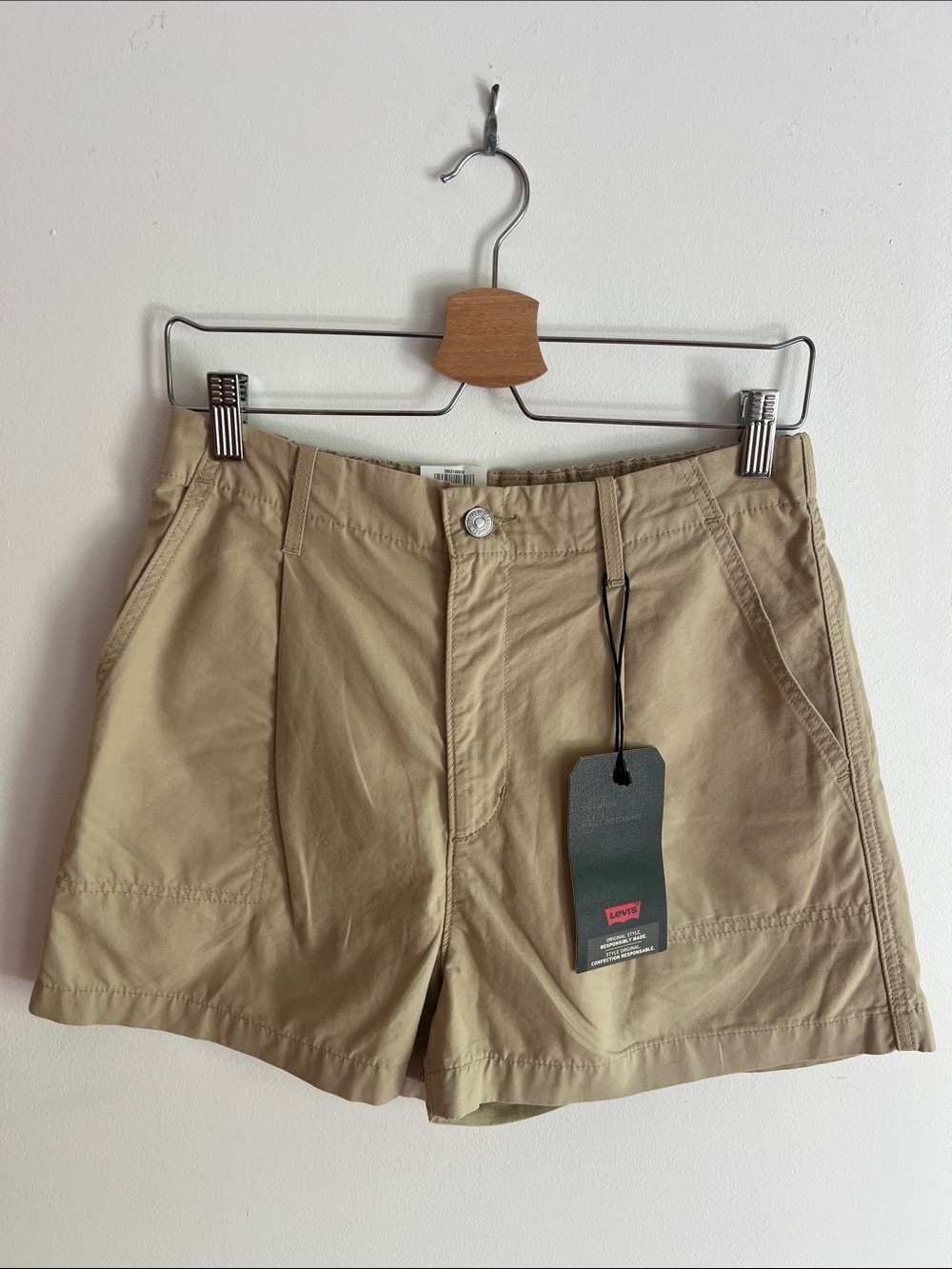 NWT Levi’s Cotton Khaki Tan Casual Shorts